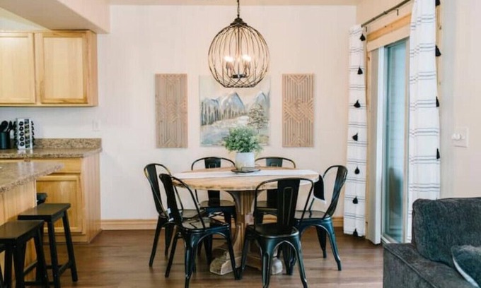 Helena House | Inviting Family Haven with Trails, Play Room & Hot Tub
