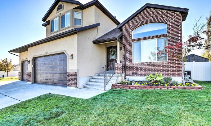 Herriman House | Ideal Family Retreat with Theater & Hot Tub Near SLC