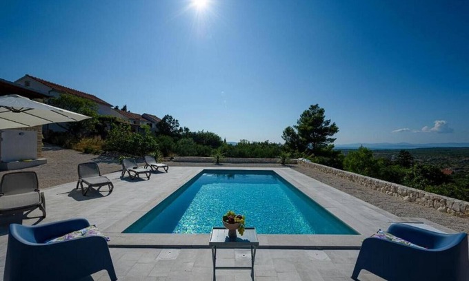 Bobovisca House | Family-Friendly House with Pool in Bobovišća, Brač