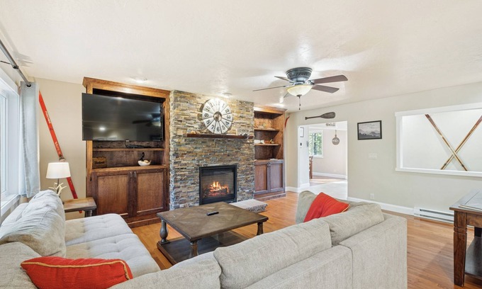 Kalispell House | Family-Friendly Retreat in Many Lakes with Hot Tub & Spa