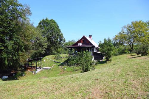 Bosiljevo House | Family-Friendly Retreat in Zdihovo with Parking Space
