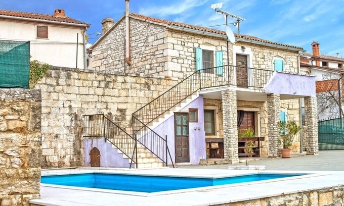 Kircija House | Family-Friendly Retreat with Private Pool in Frankovići