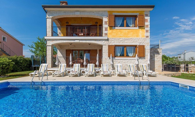 Buici House | Family-Friendly Retreat with Private Pool in Poreč