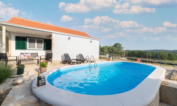 Klis House | Family-Friendly Retreat with Pool in Veliki Bročanac, Zagora