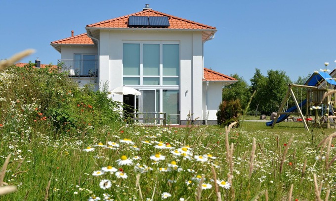 Trent Villa | Comfortable Lake View Villa with Family-Friendly Amenities