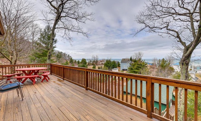 Shelby House | Family-Friendly Mears Cottage - Steps from the Beach!