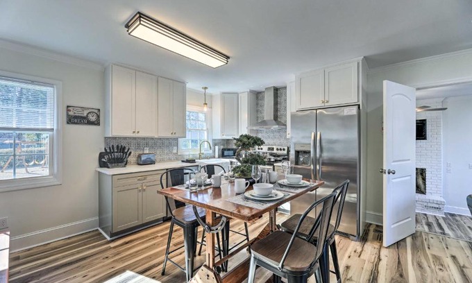 New Bern House | Pet-Friendly Family Retreat in New Bern with Backyard