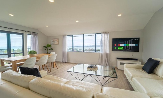 Northcote House | Family-Friendly Oceanview Retreat in Howick - Pet Inclusive