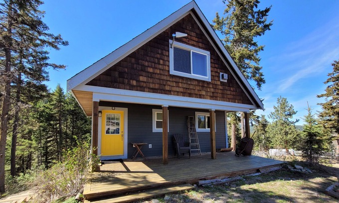 Okanagan-Similkameen Cabin | Family friendly off-grid mountain retreat