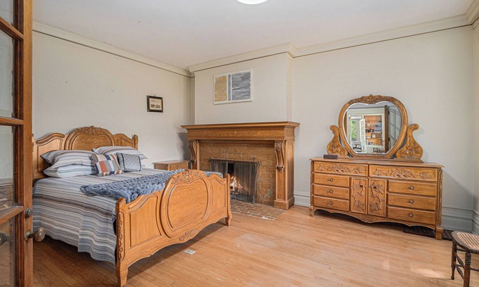 Parchment House | Family friendly. private holiday retreat, large place, great value in Kalamazoo