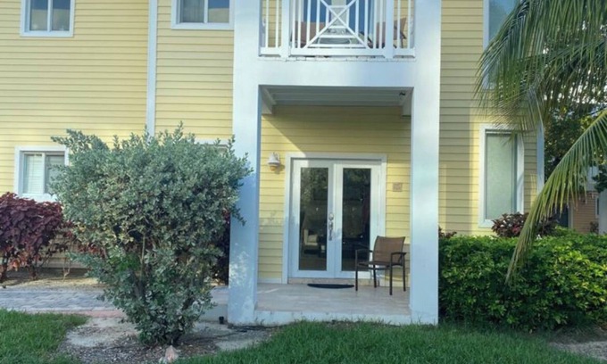 Alice Town Villa | Family-Friendly Villa with Pool, Steps from Beach & Ocean