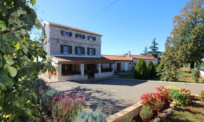 Kastelir House | Family-Friendly Oasis with Garden and Pool, Rated 10/10