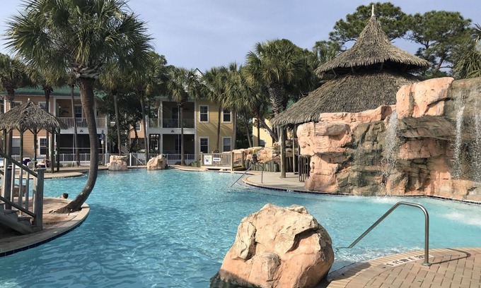 Ono Island Condo | Top-Rated Family Resort with Tiki Bar & Live Music in Perdido Key