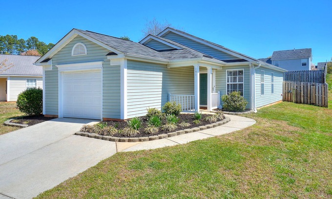 Mooresville House | Family-Friendly Retreat with Pet Amenities in Mooresville, NC