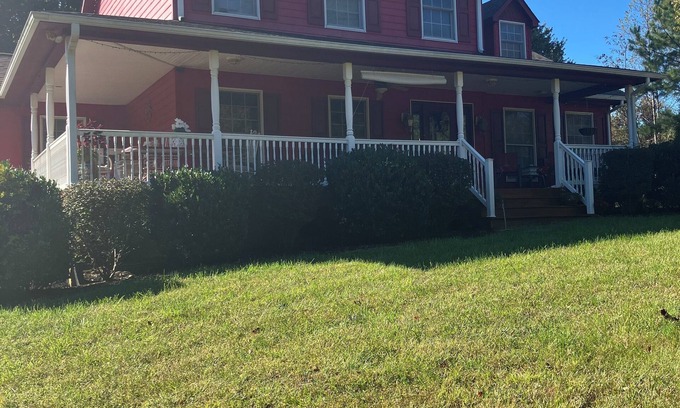 Gladehill House | Family-friendly retreat, 3-bedrooms in Union Hall, minutes to lake