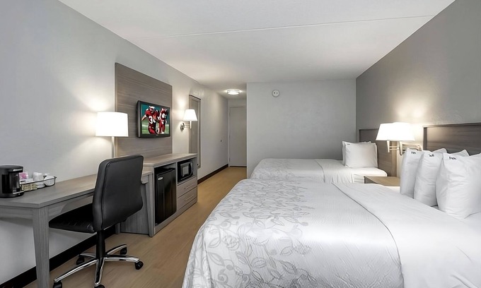 Mansfield House | Family-Friendly Retreat Near World War I Memorial Park
