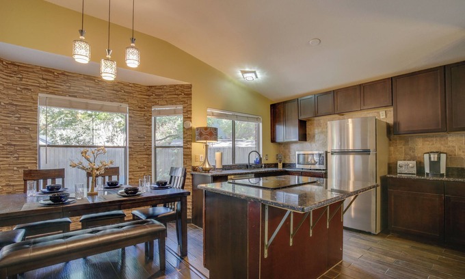 North San Antonio - SAT House | Ideal Family Retreat in San Antonio with Inviting Patio