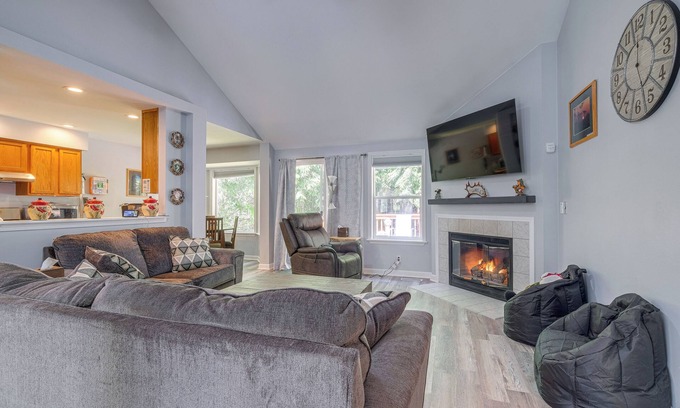 Silverdale House | Top-Rated Family Retreat with Private Deck in Silverdale