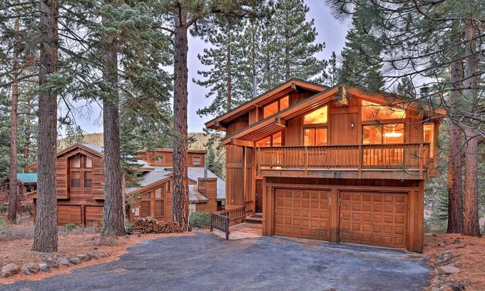 Truckee House | Cozy Family Cabin in Truckee, Steps from Ski Shuttle!