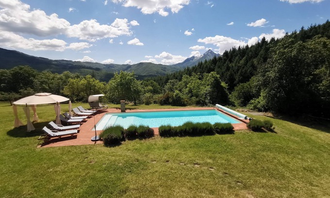 Casola in Lunigiana Villa | Family-Friendly Tuscan Villa with Private Pool & Ocean View