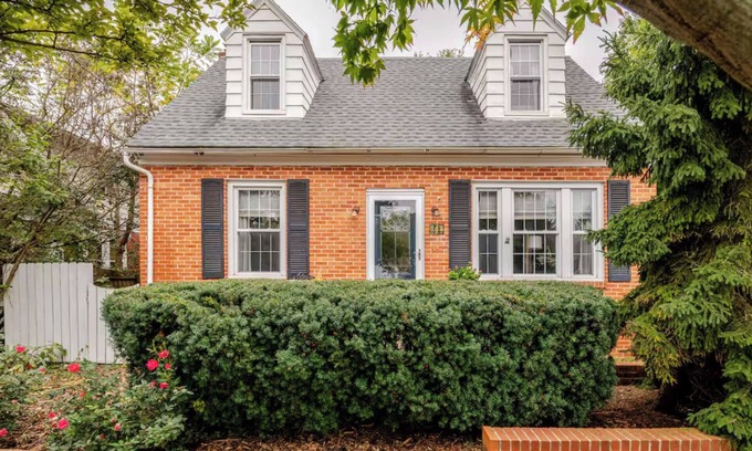 New Cumberland House | Ideal Family Retreat with Work Space & Close to Attractions