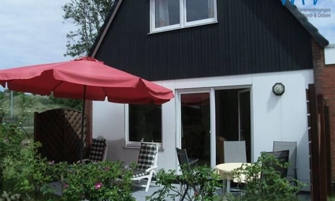 Borkum House | Charming Vacation Home with Terrace and Garden Retreat