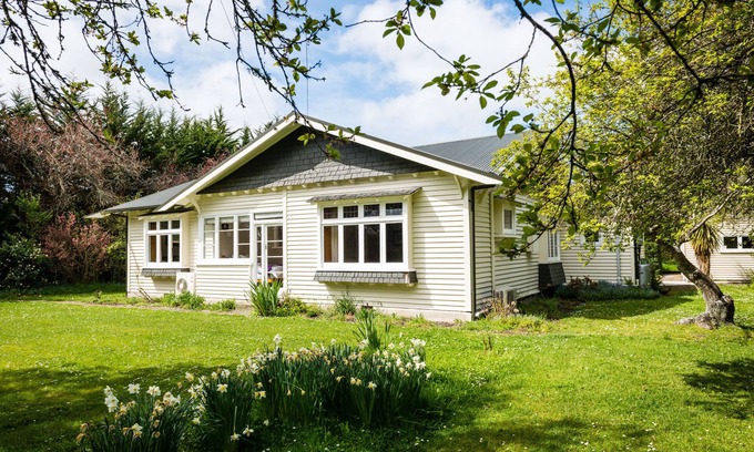 Ohoka House | Family-Friendly Country House with Pool and Ocean Views