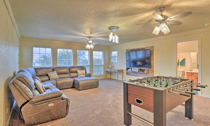 Woodway House | Family-Friendly Woodway Retreat with Private Yard Access