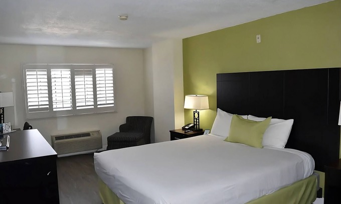 Old Town Hotel | Enjoy Family Fun Near San Diego Convention Center!