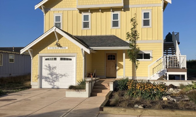Copalis Beach House | Perfect Copalis Beach House with Elevator & Ocean View