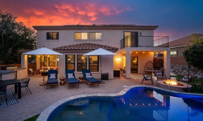 Oro Valley House | Family Fun Awaits: Pool, Fire Pit & Putt-Putt Adventure