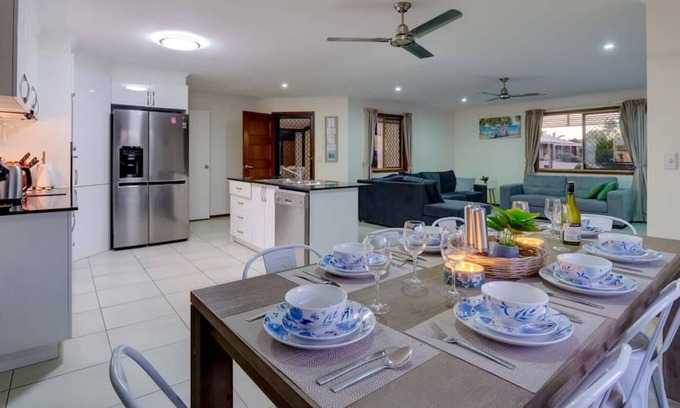 Pialba Apartment | Family get away, free wine, wifi and pet friendly.