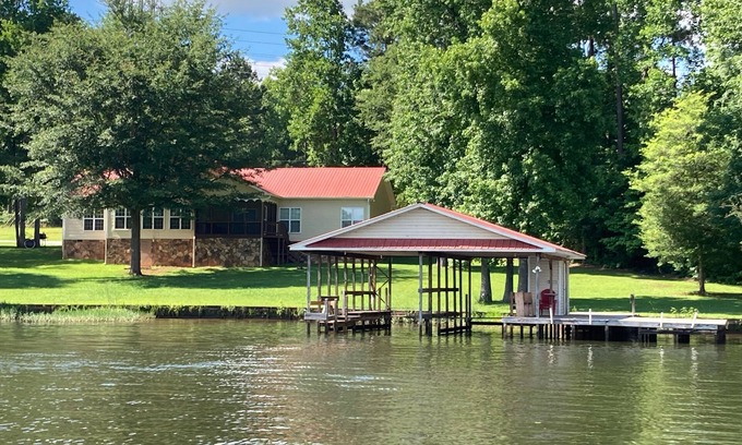 Milledgeville House | Family Getaway: Pet-Friendly Retreat with Fishing & Fun