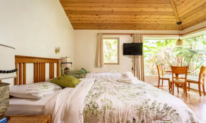 Volcano Cabin | Family Getaway in Volcano with Spa and Hot Tub Amenities