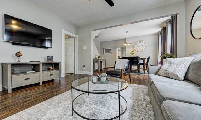 Fountain Square House | Family Getaway: Queen Beds & Ocean View with Large Porch