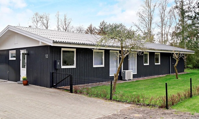 Kramnitse House | Top-Rated 8-Person Holiday Home in Scenic Rødby