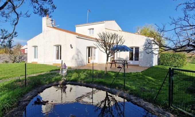 Talmont-Saint-Hilaire House | Ideal Family Retreat with Ocean View & Private Garden