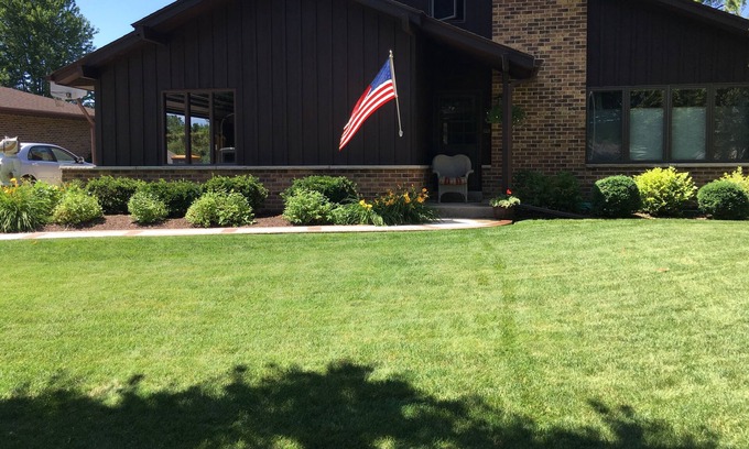 West Allis House | Ideal Family Home Near DNC Convention with Private Pool