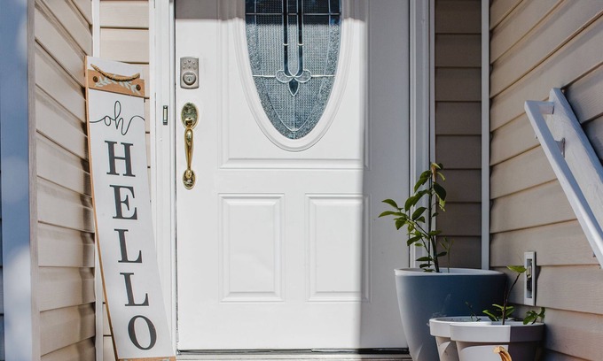 Taylors House | Family Retreat with Large Fenced Backyard, Pet-Friendly