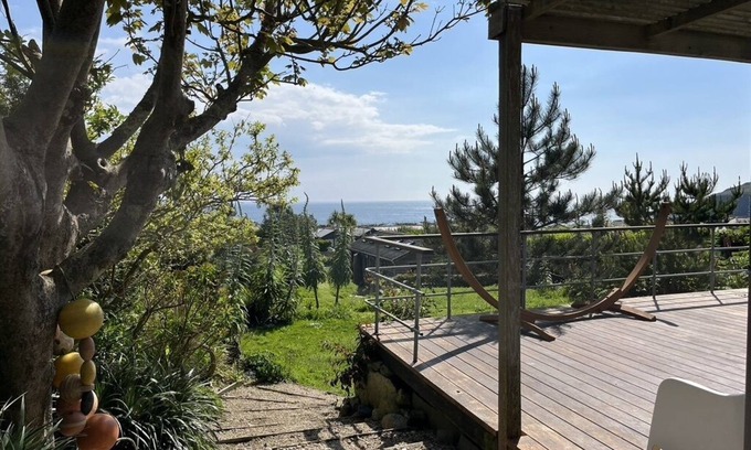 Praa Sands House | Perfect Family Retreat by The Sea with Oceanfront Views