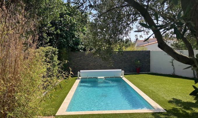 Saint-Jean-de-Vedas House | Relaxing Family Retreat with Saltwater Pool & Ocean Views
