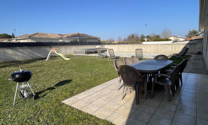 Bergerac House | Ideal Family Retreat Near Bergerac Town Center with Pool