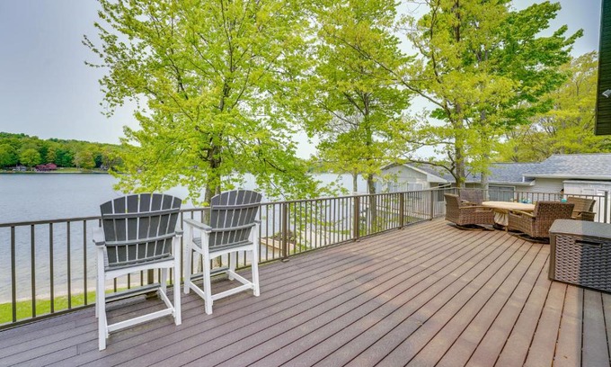 Hart House | Cozy Family Retreat on Crystal Lake with Private Beach