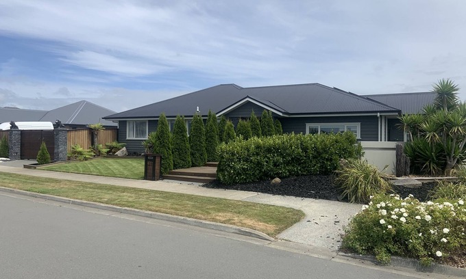 Kaiapoi House | Family Home Near Beach with Pool & Child-Friendly Amenities