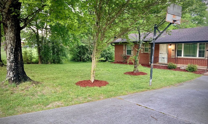 Knoxville House | Cozy Family Retreat with Lake Views and Spa Amenities