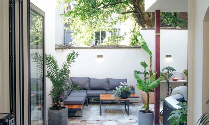 Brederode House | Cozy Family Home with Garden, Jacuzzi & BBQ Access