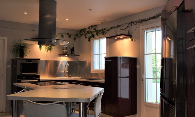 Saint-Valerien House | Family Retreat with Heated Pool for Memorable Getaways