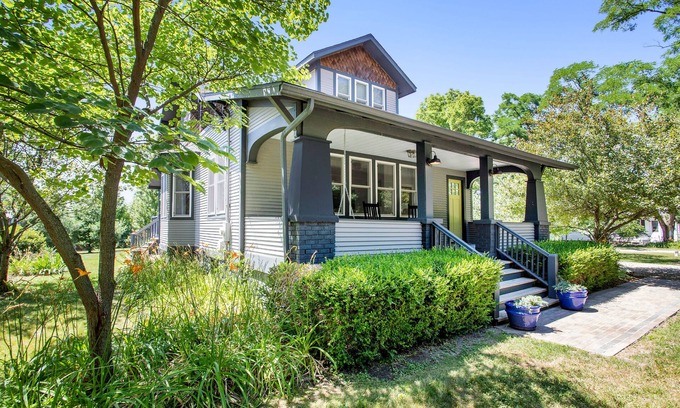 Three Oaks House | Inviting Family Retreat with Hot Tub, Firepit & Fast WiFi