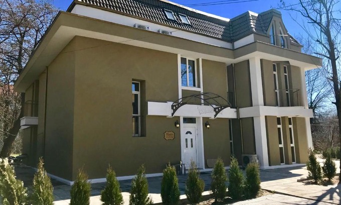 Kardzhali Province Hotel | Ideal Family Retreat at Hotel Gradina with Breakfast Included