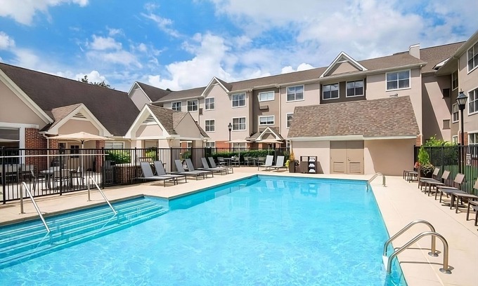 Town Center Apartment | Ideal Family Retreat with Kitchen & Pool in Kennesaw